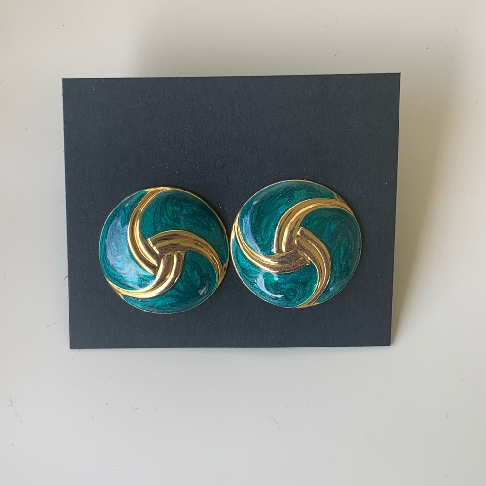 2/$25 💫 Vintage Earrings